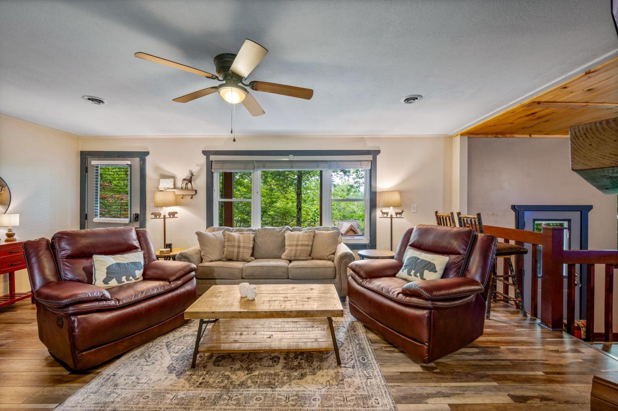 Beautiful Chalet With Fireplace And Large Game Room Гатлинбург Экстерьер фото