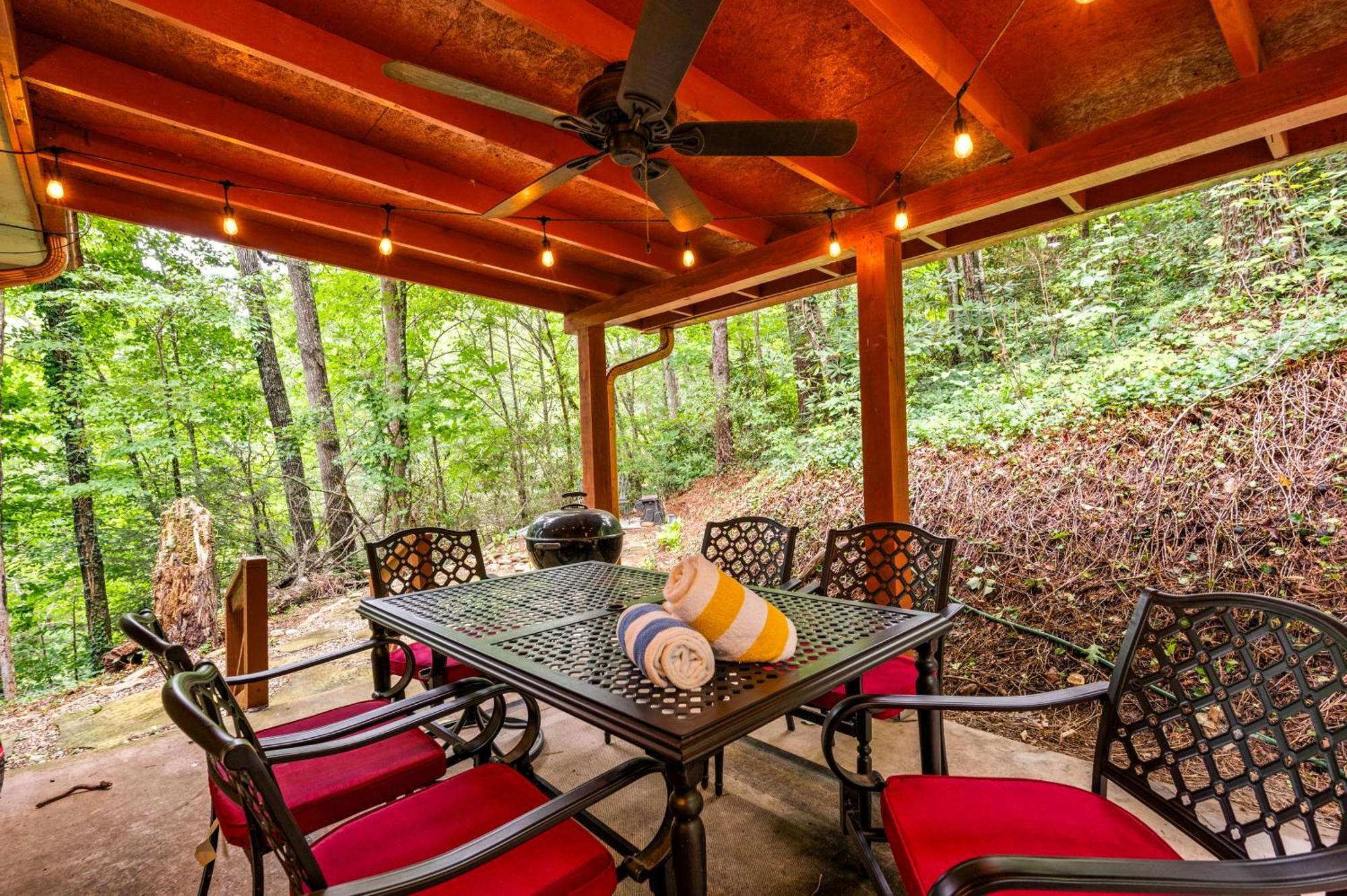 Beautiful Chalet With Fireplace And Large Game Room Гатлинбург Экстерьер фото