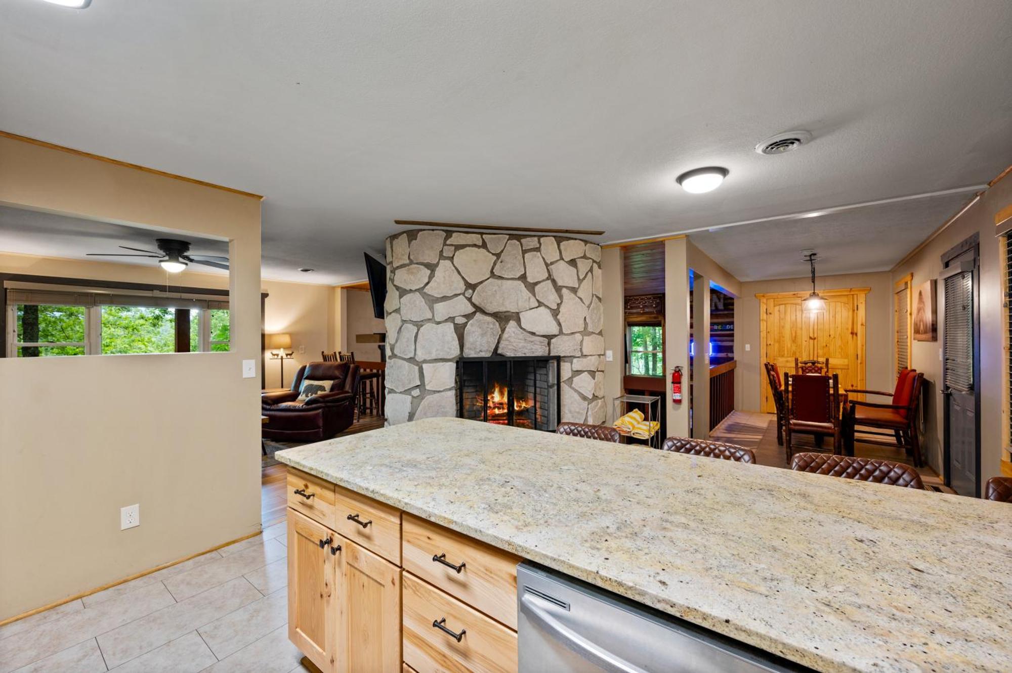 Beautiful Chalet With Fireplace And Large Game Room Гатлинбург Экстерьер фото