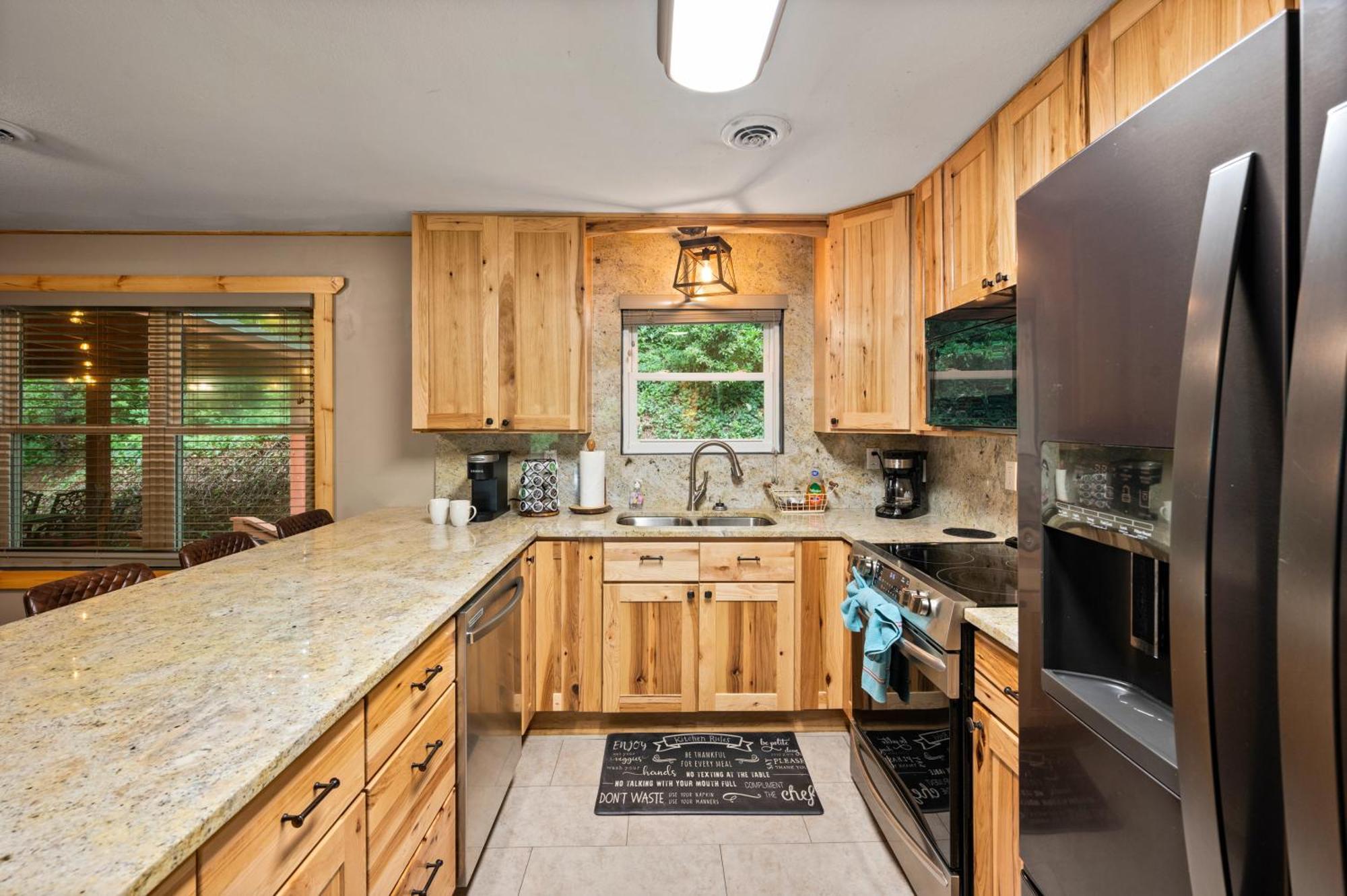 Beautiful Chalet With Fireplace And Large Game Room Гатлинбург Экстерьер фото