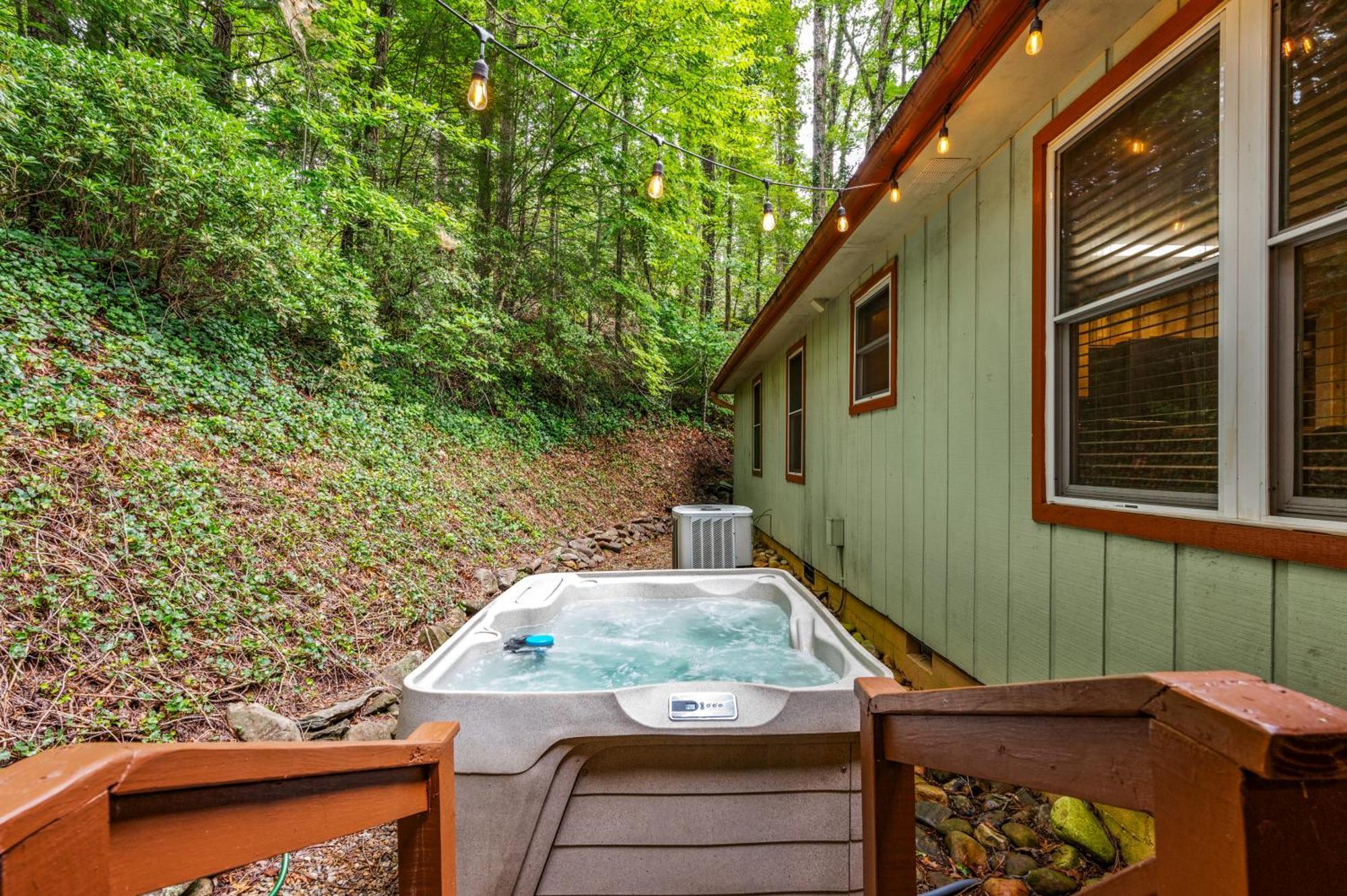 Beautiful Chalet With Fireplace And Large Game Room Гатлинбург Экстерьер фото