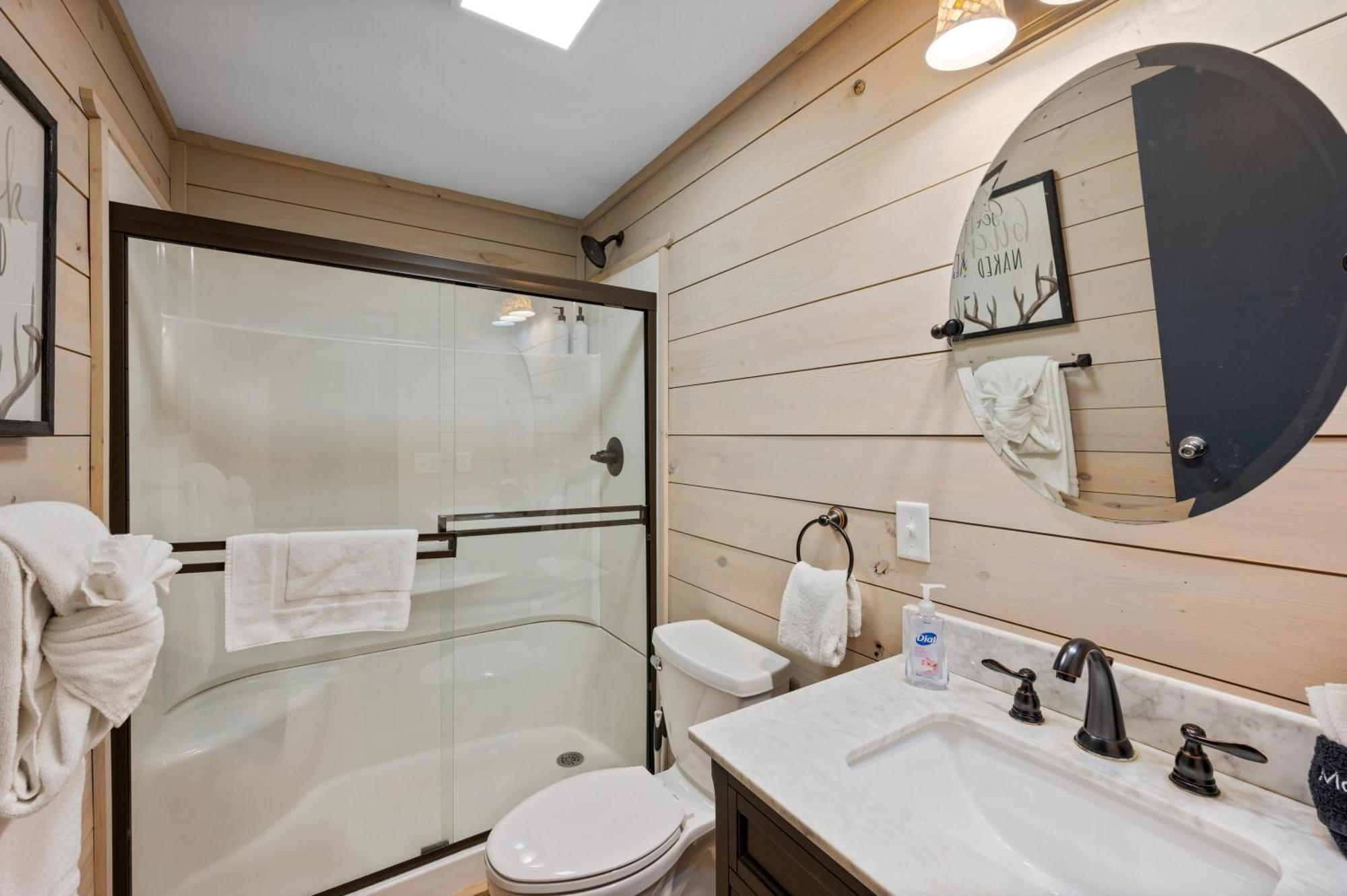 Beautiful Chalet With Fireplace And Large Game Room Гатлинбург Экстерьер фото